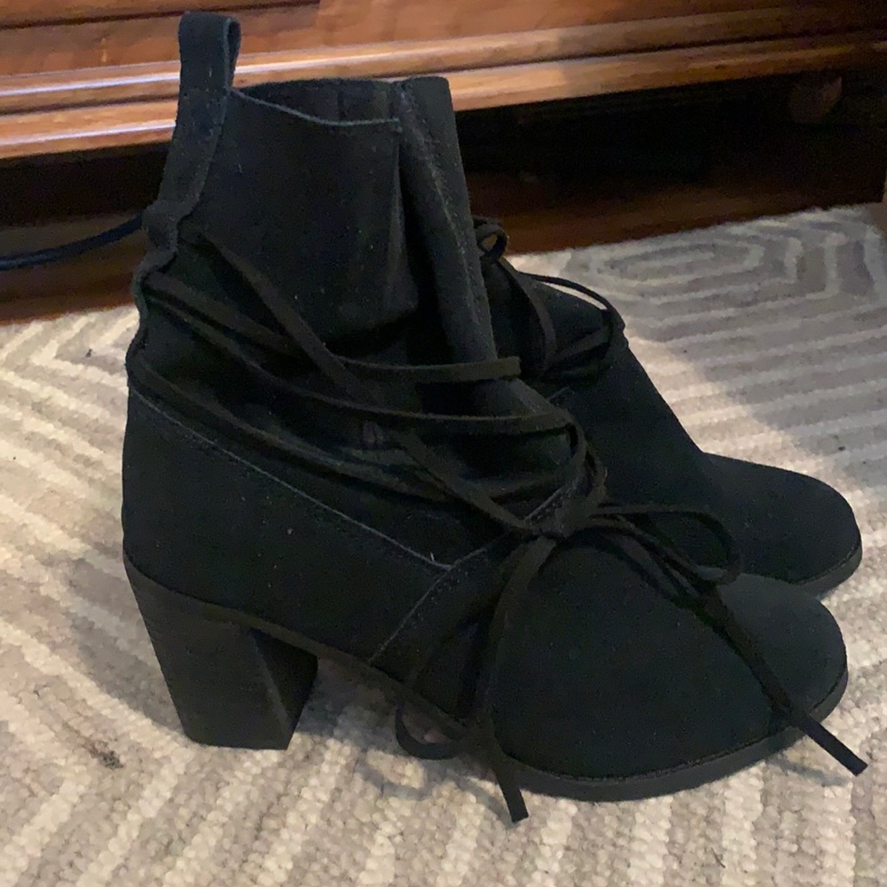 Tom’s Black Boots